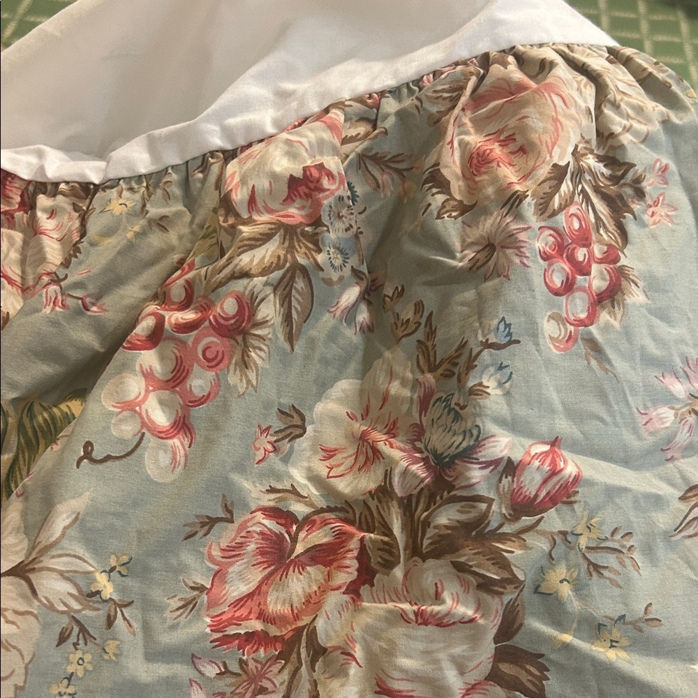 Ralph Lauren Blue Label Floral double/full Bedskirt
